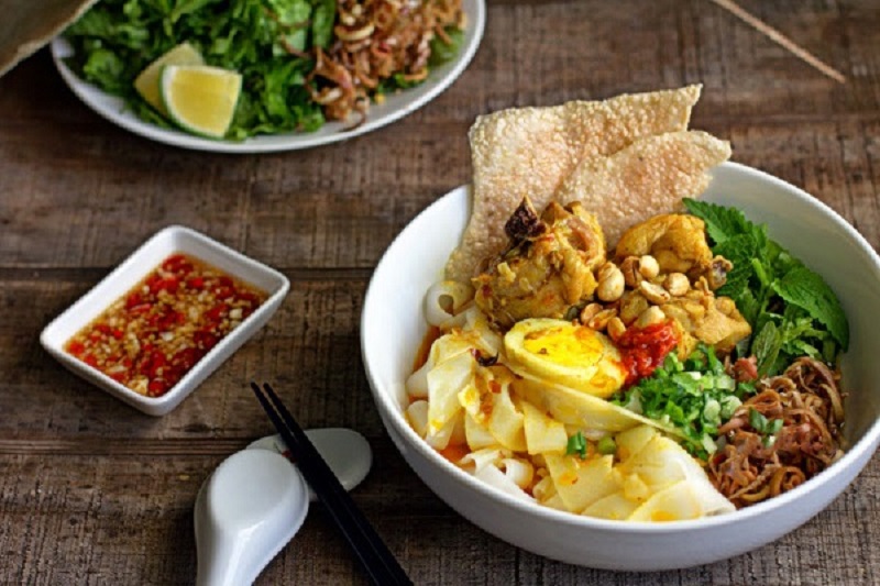 Mỳ Quảng: Quang noodles