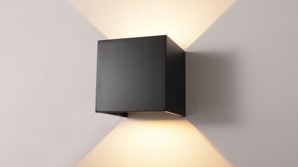 wall light: (n) đèn tường